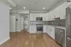 featured image of 136 Chelsea St #2