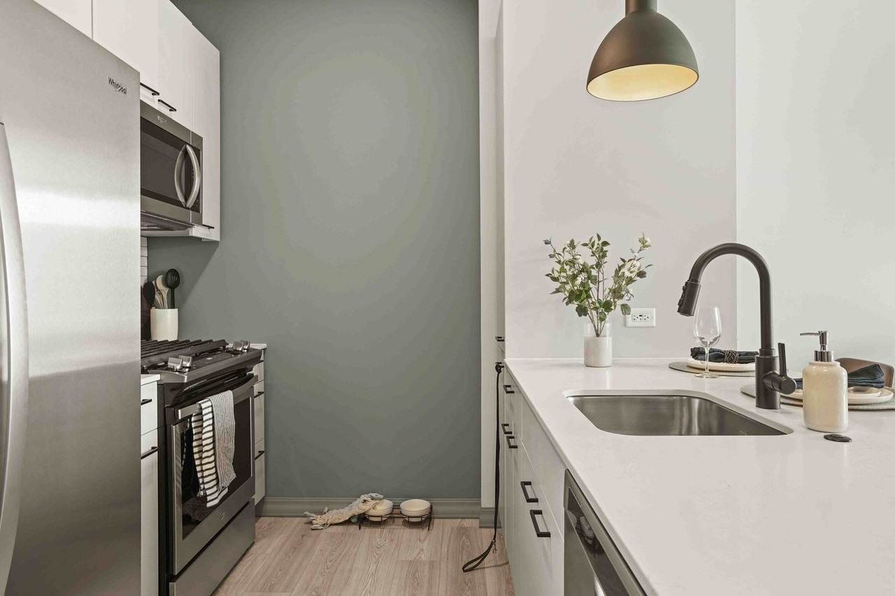 2158 N Elston Ave - Photo 4 of 17