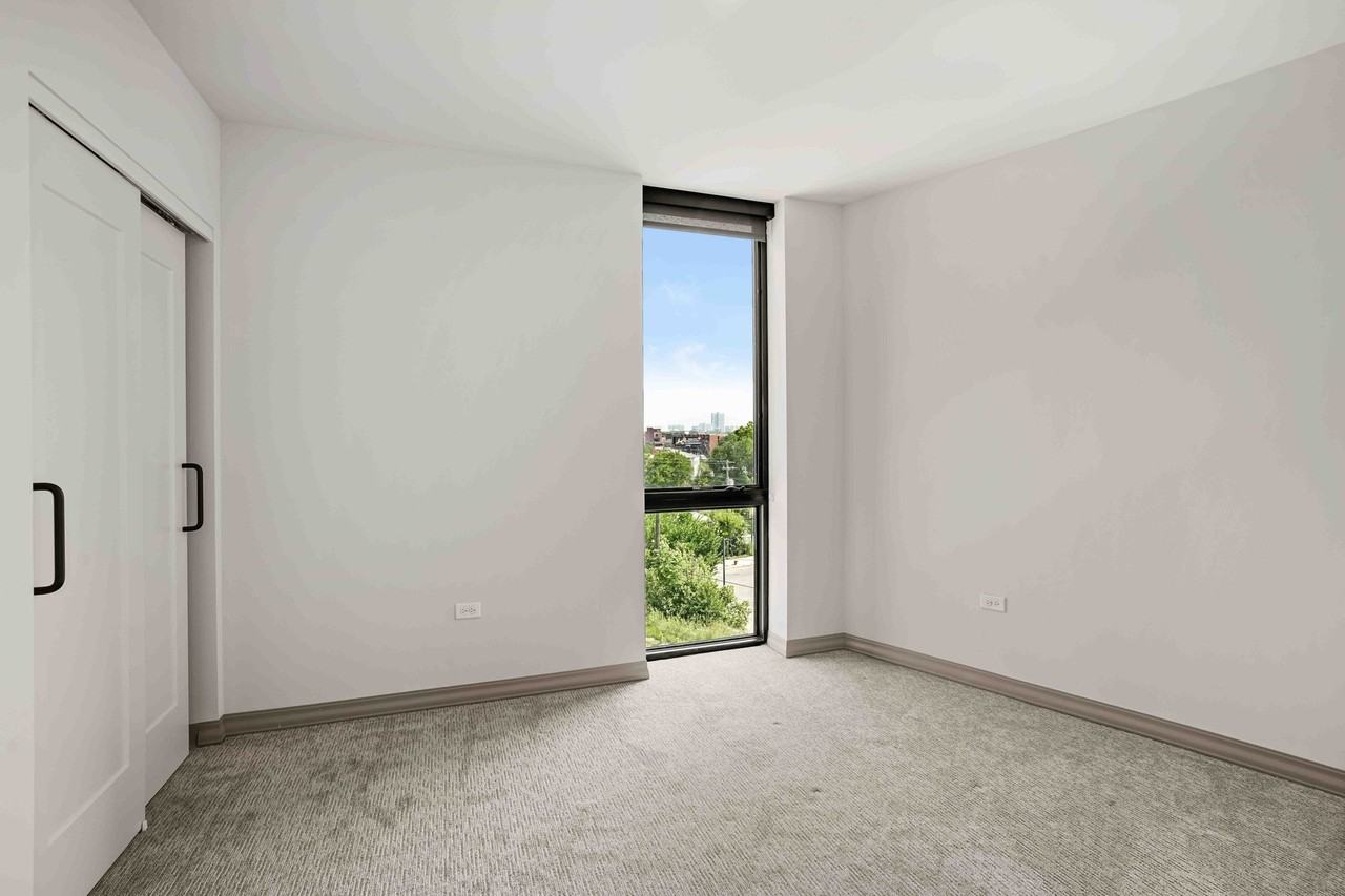 2162 N Elston Ave - Photo 3 of 16