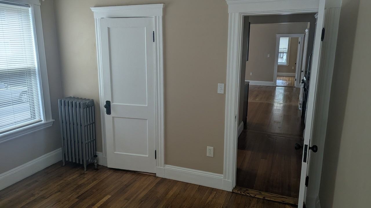 254 Belgrade Avenue - Photo 4 of 4