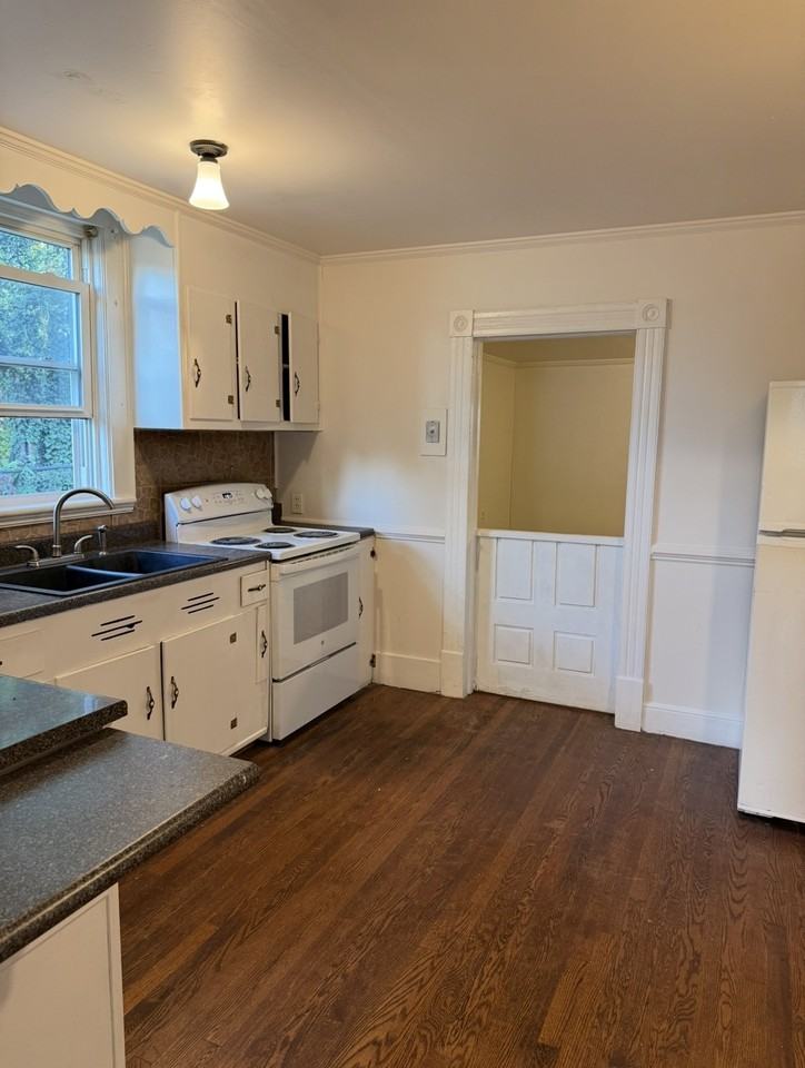 645 36th St Nw #1 - Photo 4 of 12