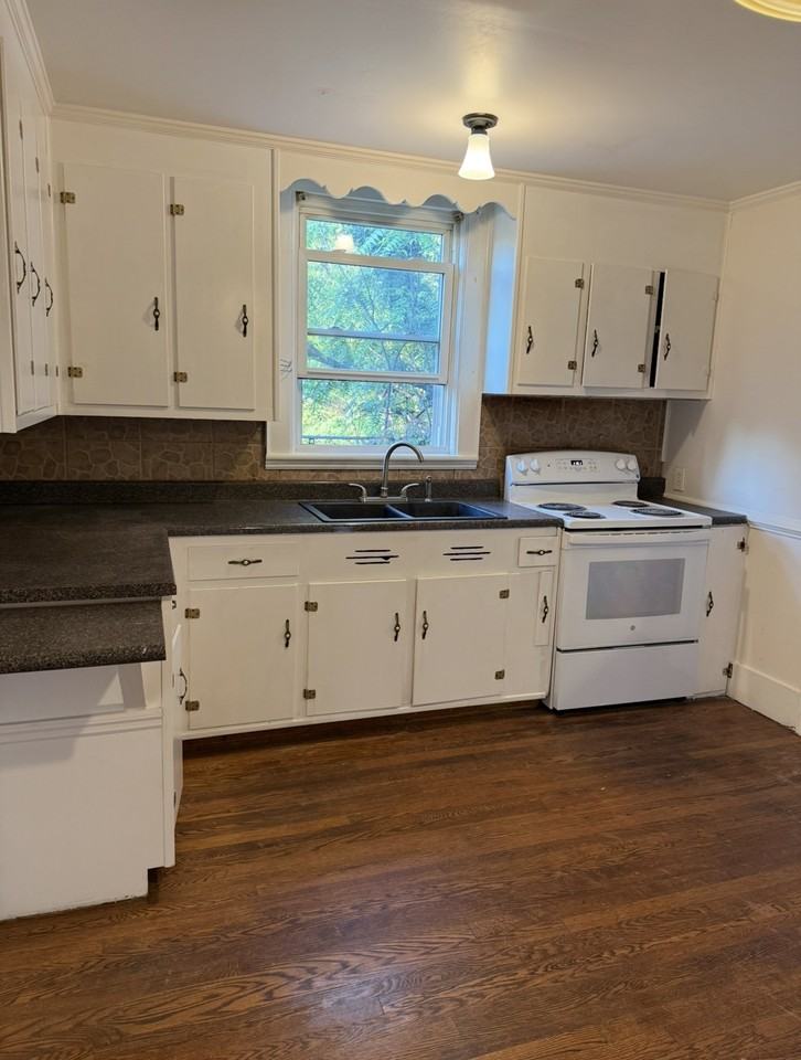 645 36th St Nw #1 - Photo 5 of 12