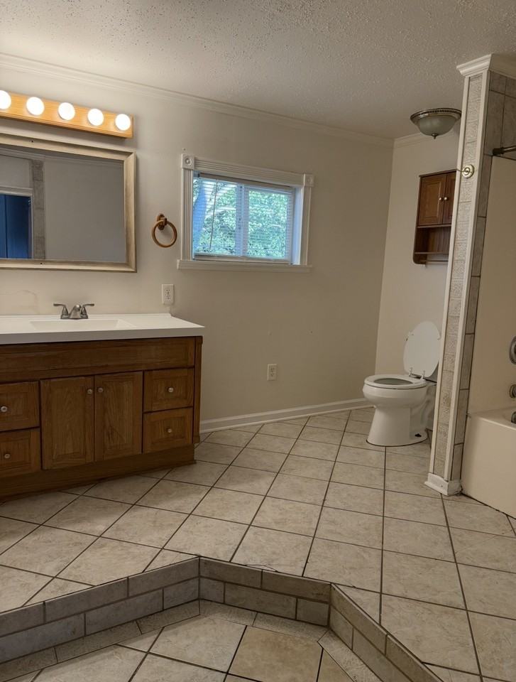 645 36th St Nw #1 - Photo 6 of 12