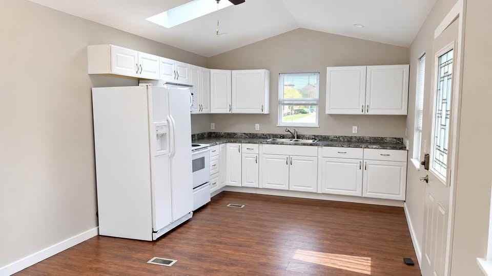 203 E Division St #1 - Photo 3 of 8