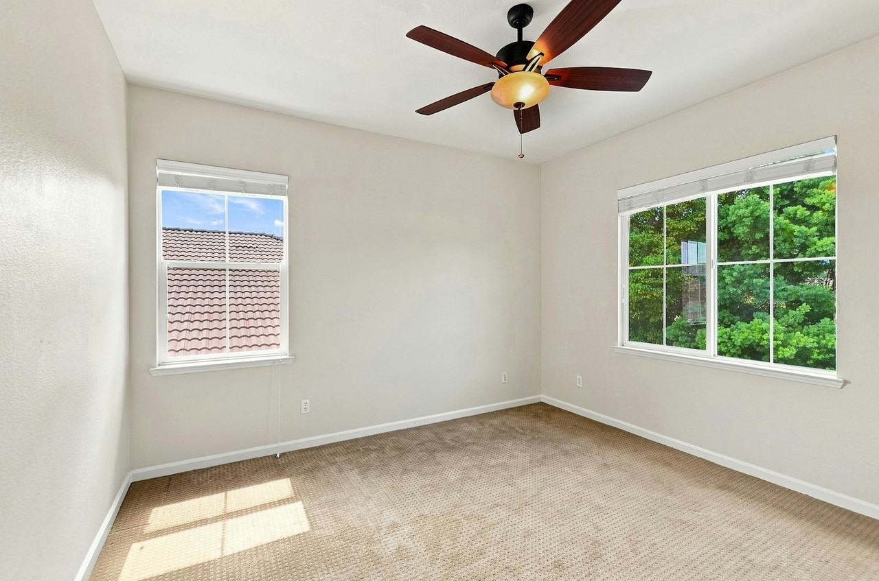 749 Ellerbrook St - Photo 2 of 33