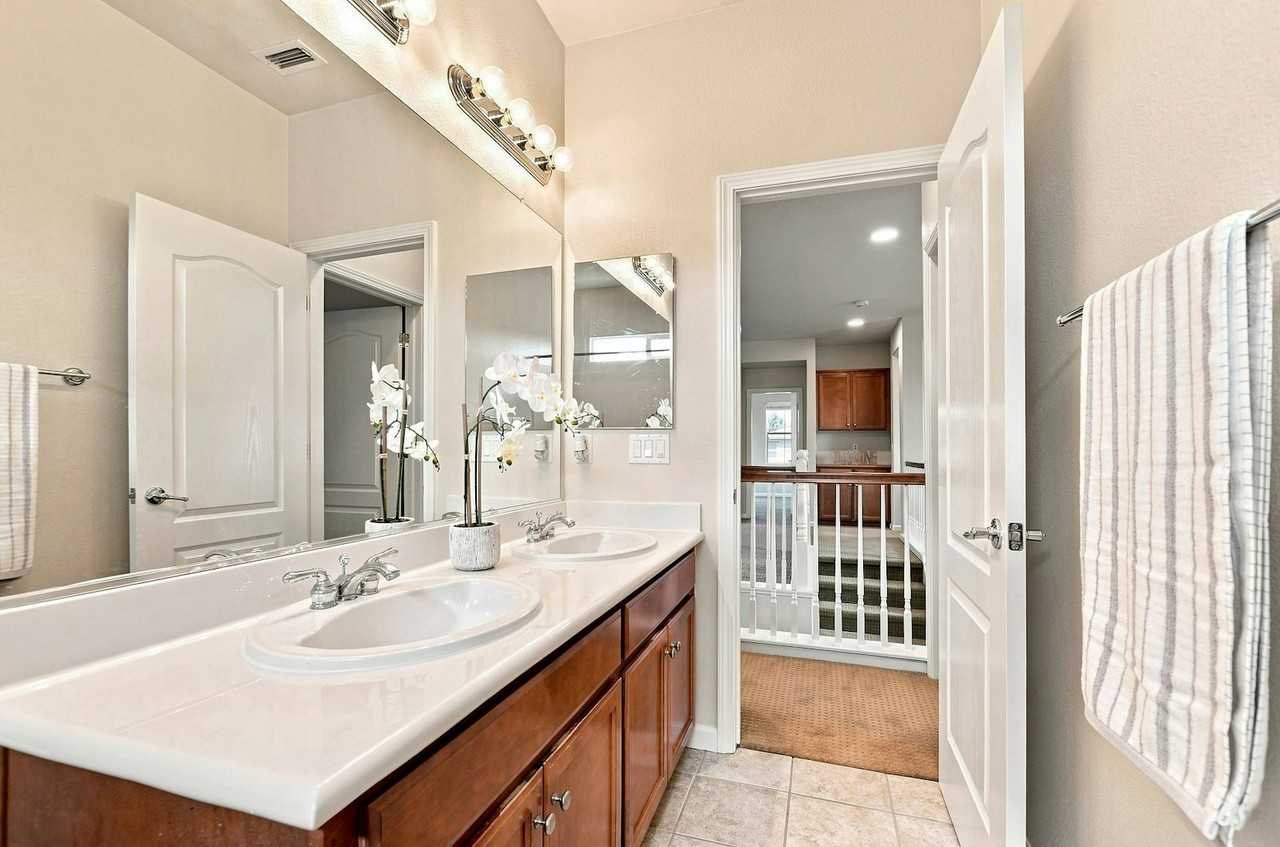 749 Ellerbrook St - Photo 5 of 33