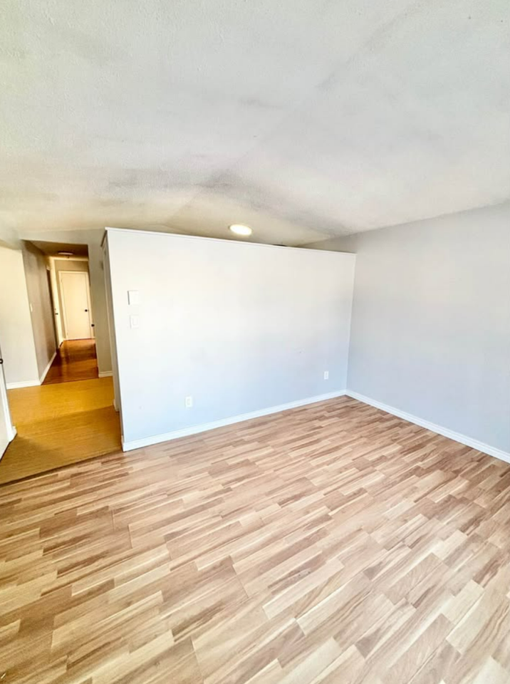 770 Riverside Dr - Photo 4 of 9