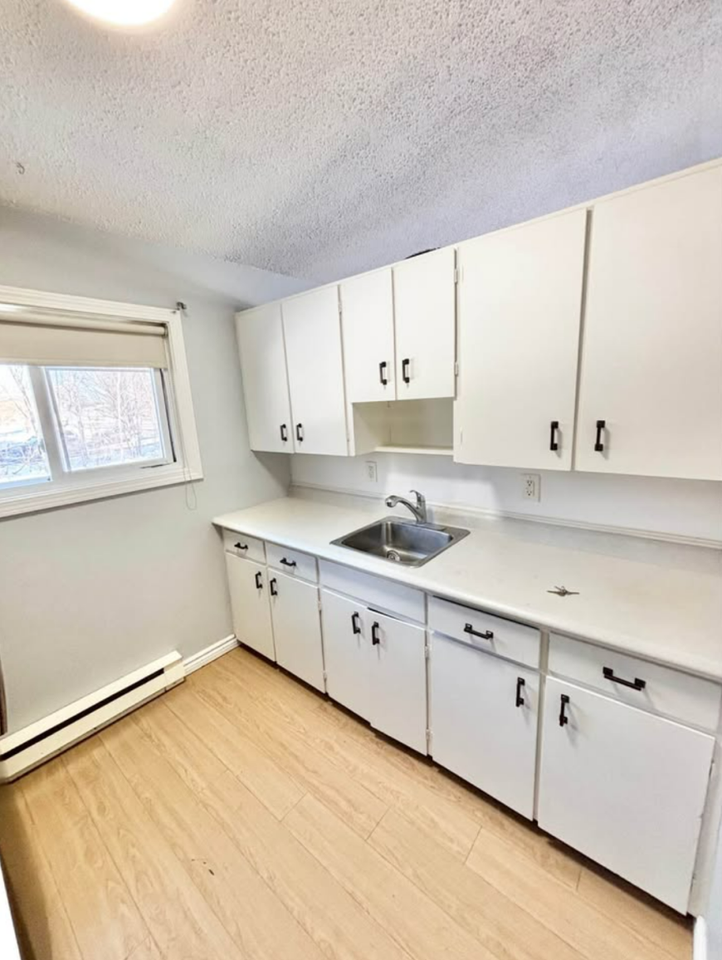 770 Riverside Dr - Photo 5 of 9