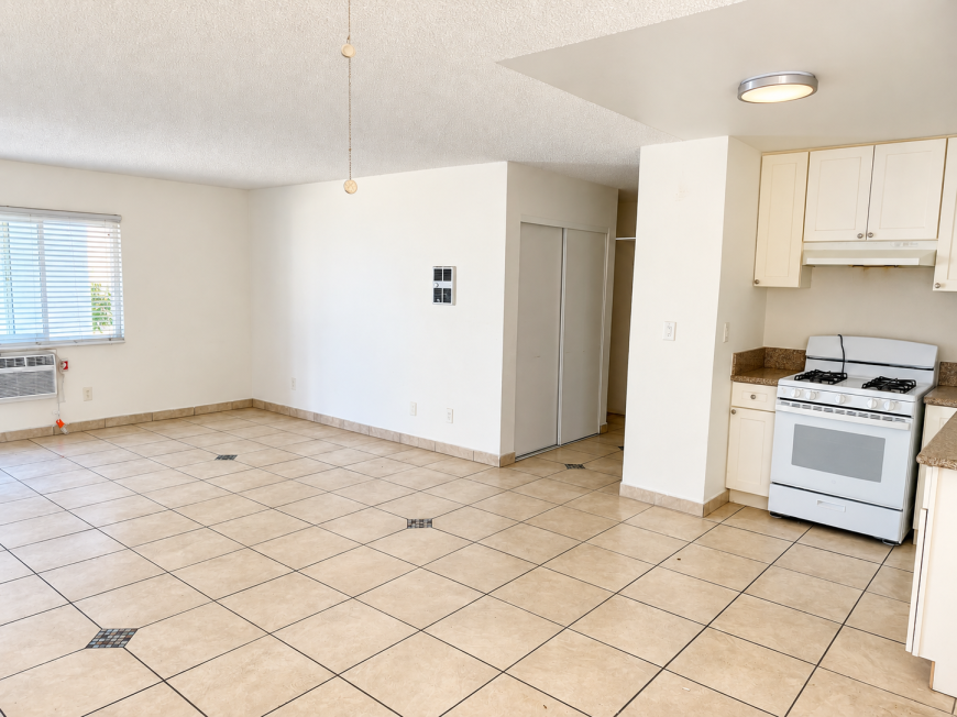 15848 Saticoy St - Photo 2 of 7