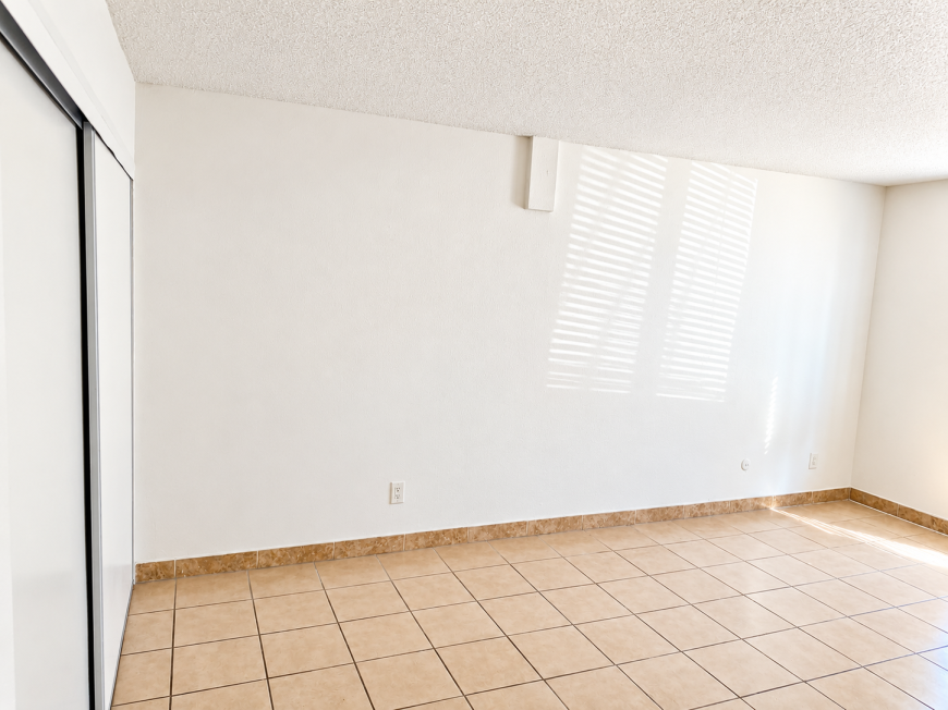 15848 Saticoy St - Photo 3 of 7