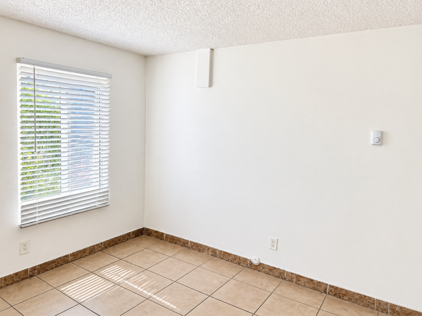 15848 Saticoy St - Photo 4 of 7