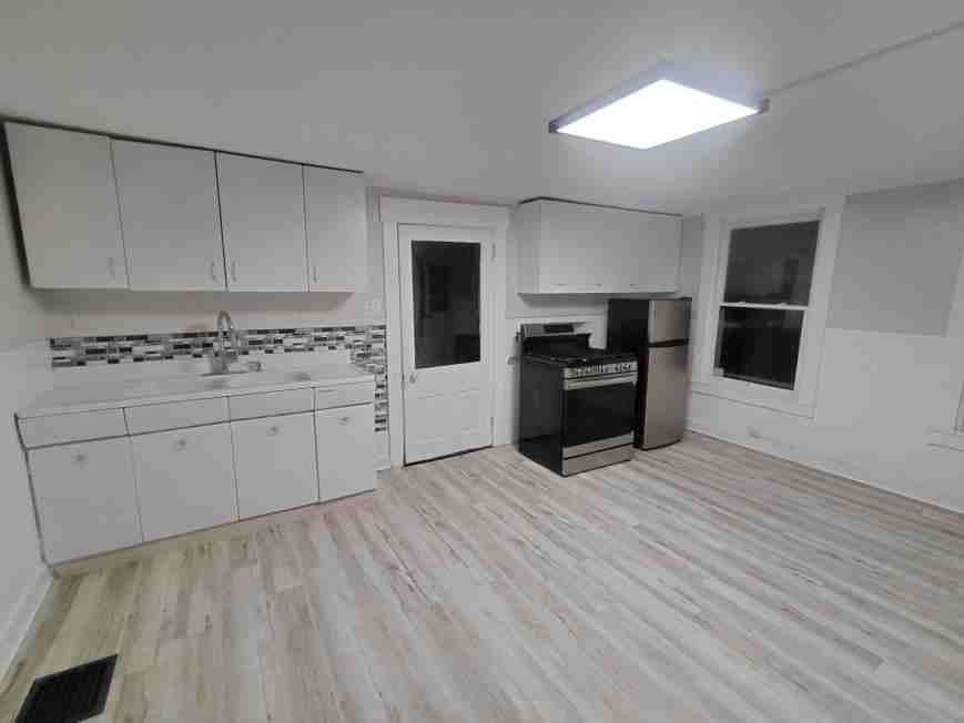 135 S 6th St - Photo 4 of 5