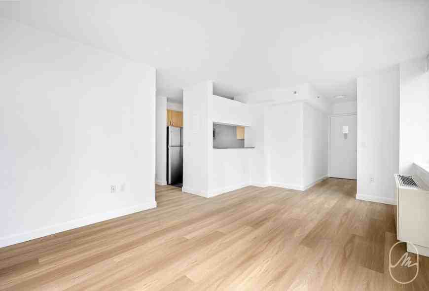 561 10th Ave - Photo 4 of 10