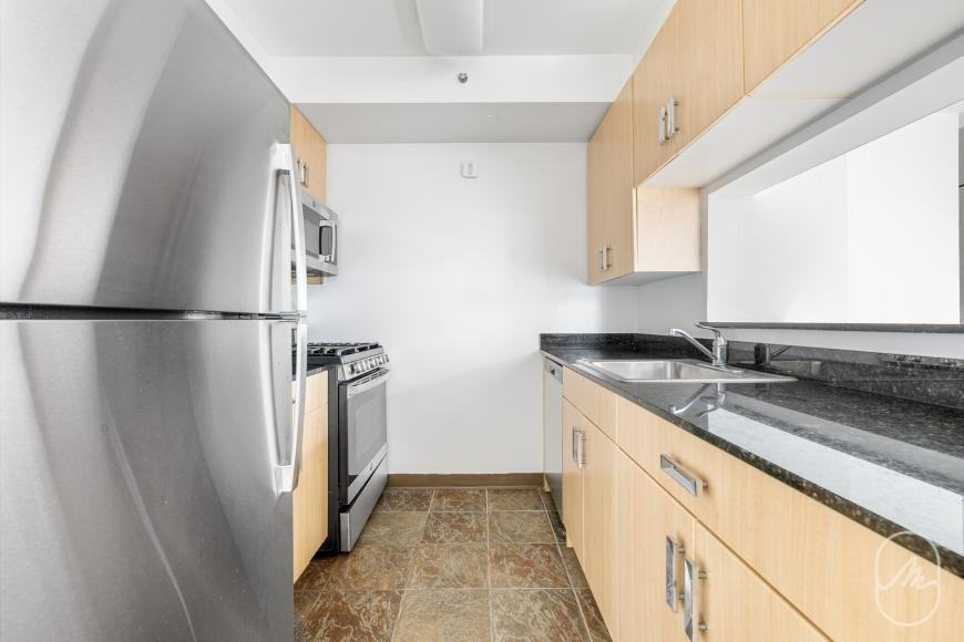 561 10th Ave - Photo 5 of 10