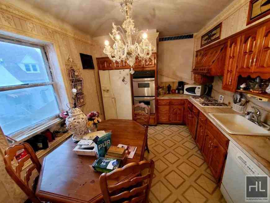 8015 21st Ave - Photo 3 of 10