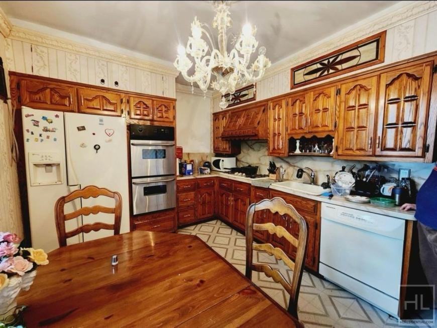 8015 21st Ave - Photo 4 of 10