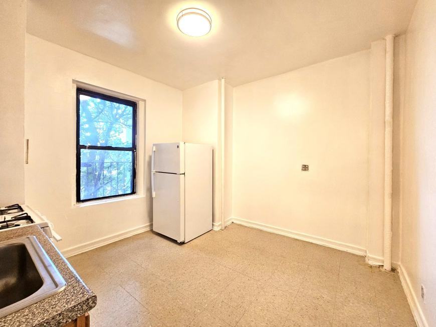 536 Fort Washington Ave - Photo 5 of 10
