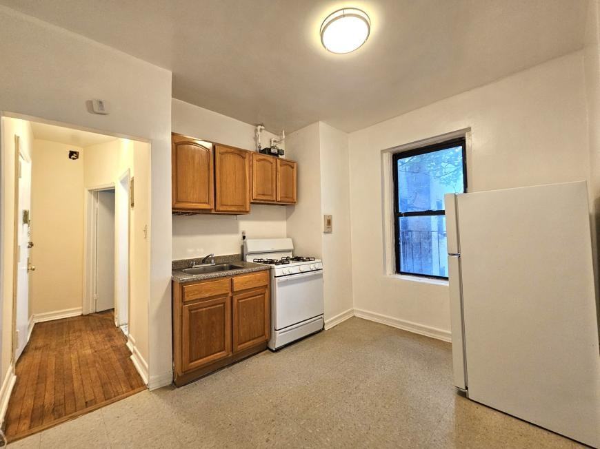536 Fort Washington Ave - Photo 6 of 10