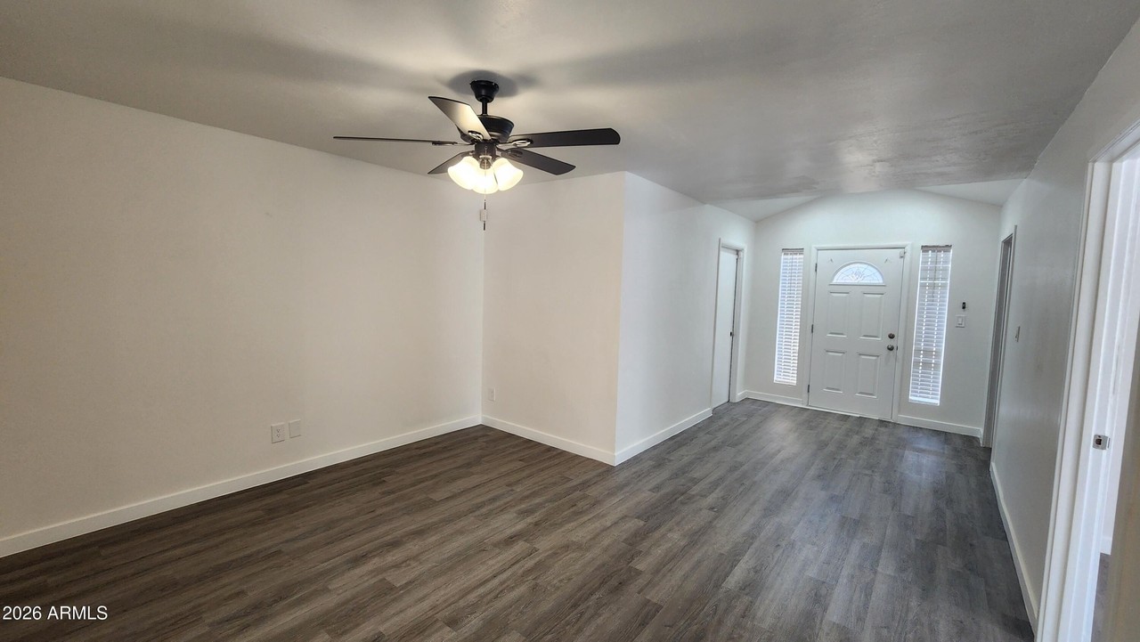8926 N 55th Ave - Photo 2 of 12