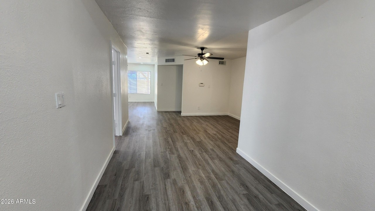 8926 N 55th Ave - Photo 3 of 12