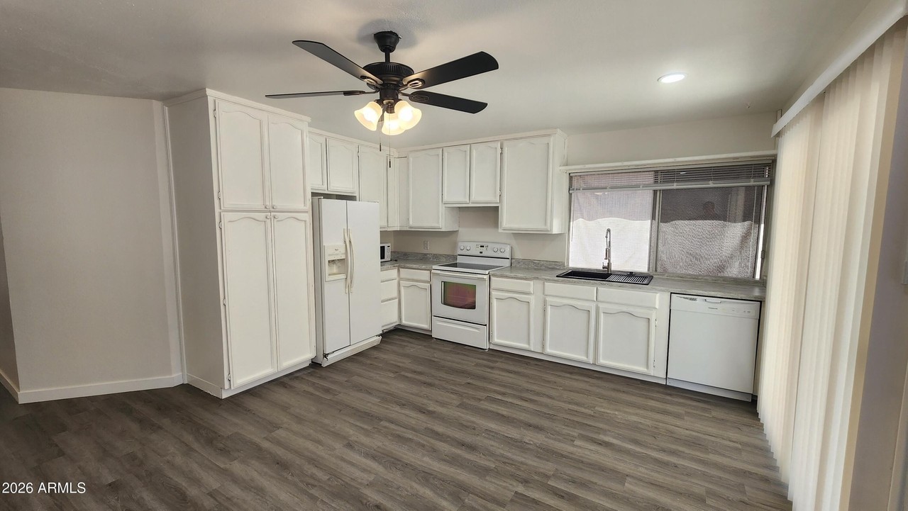 8926 N 55th Ave - Photo 5 of 12