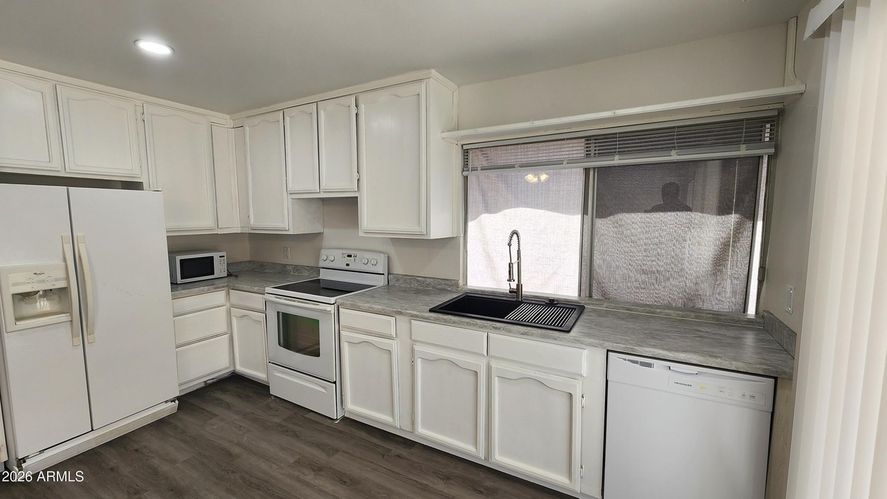 8926 N 55th Ave - Photo 6 of 12