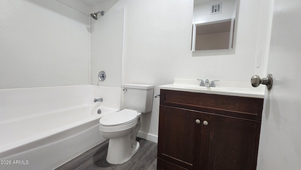 8926 N 55th Ave - Photo 7 of 12