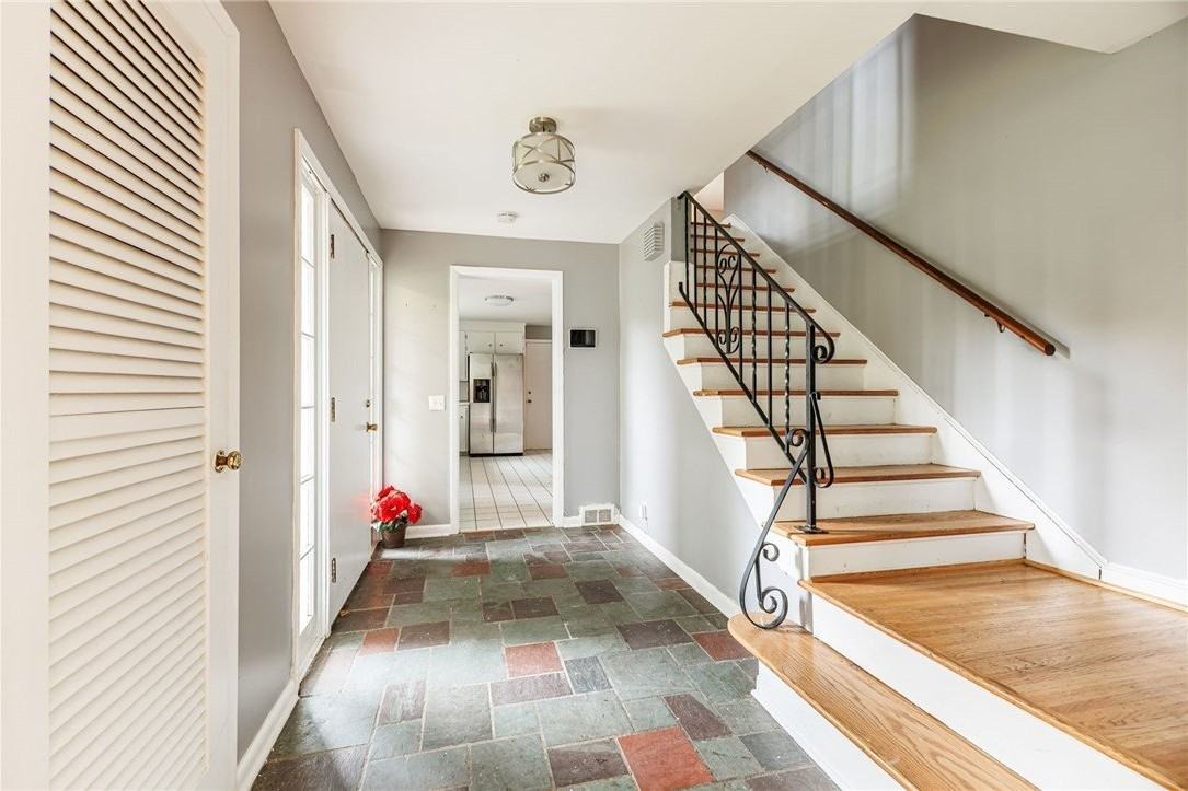 850 Hillside Ave - Photo 4 of 31