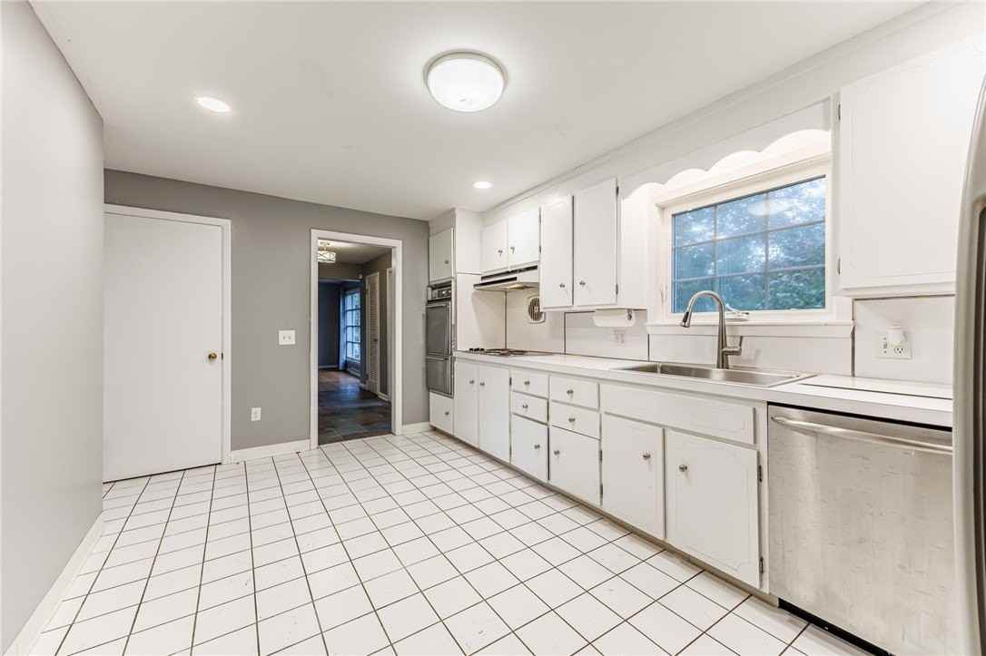 850 Hillside Ave - Photo 5 of 31
