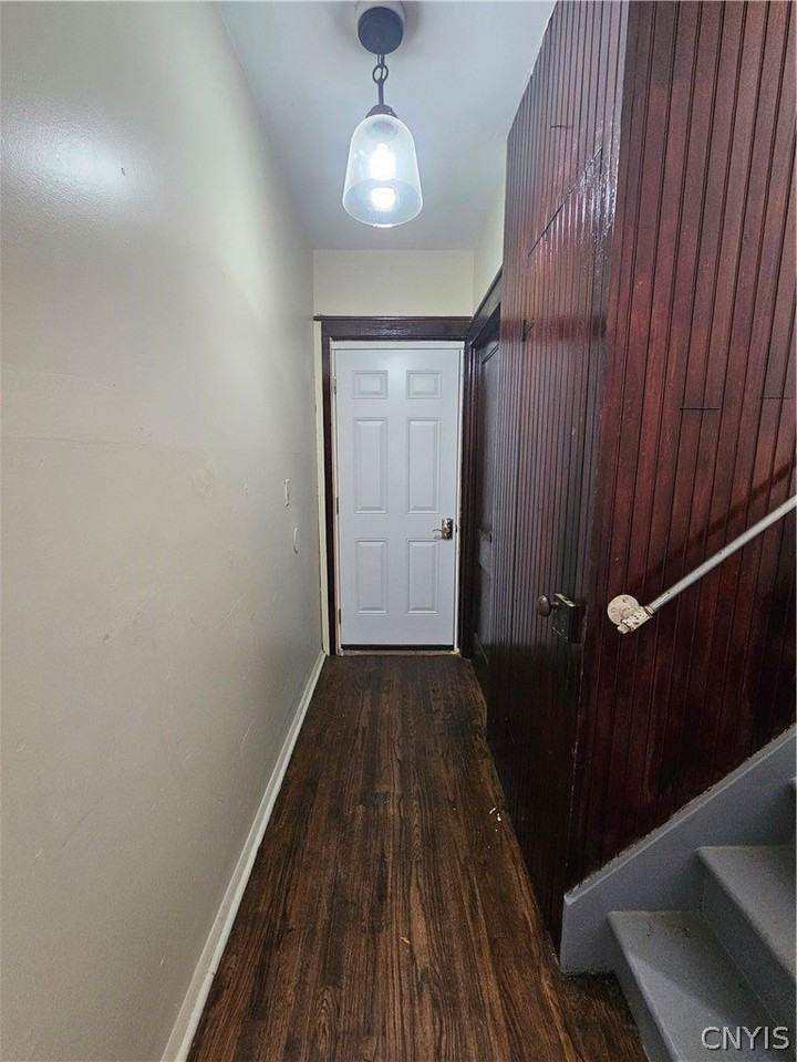 494 Coventry Ave - Photo 2 of 17