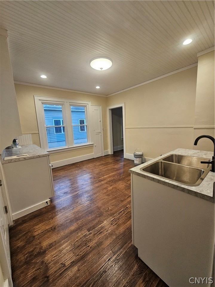 494 Coventry Ave - Photo 3 of 17