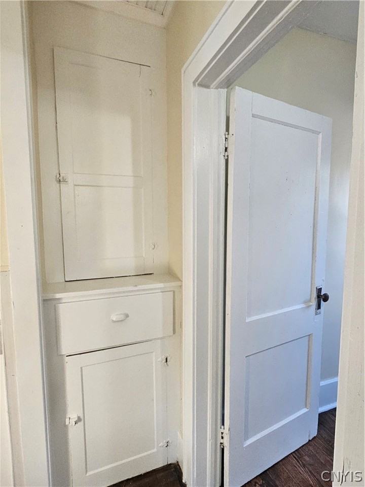 494 Coventry Ave - Photo 6 of 17