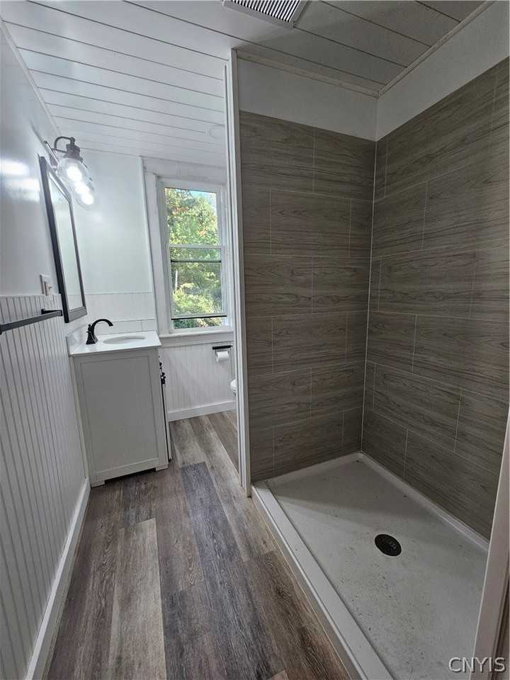 494 Coventry Ave - Photo 7 of 17