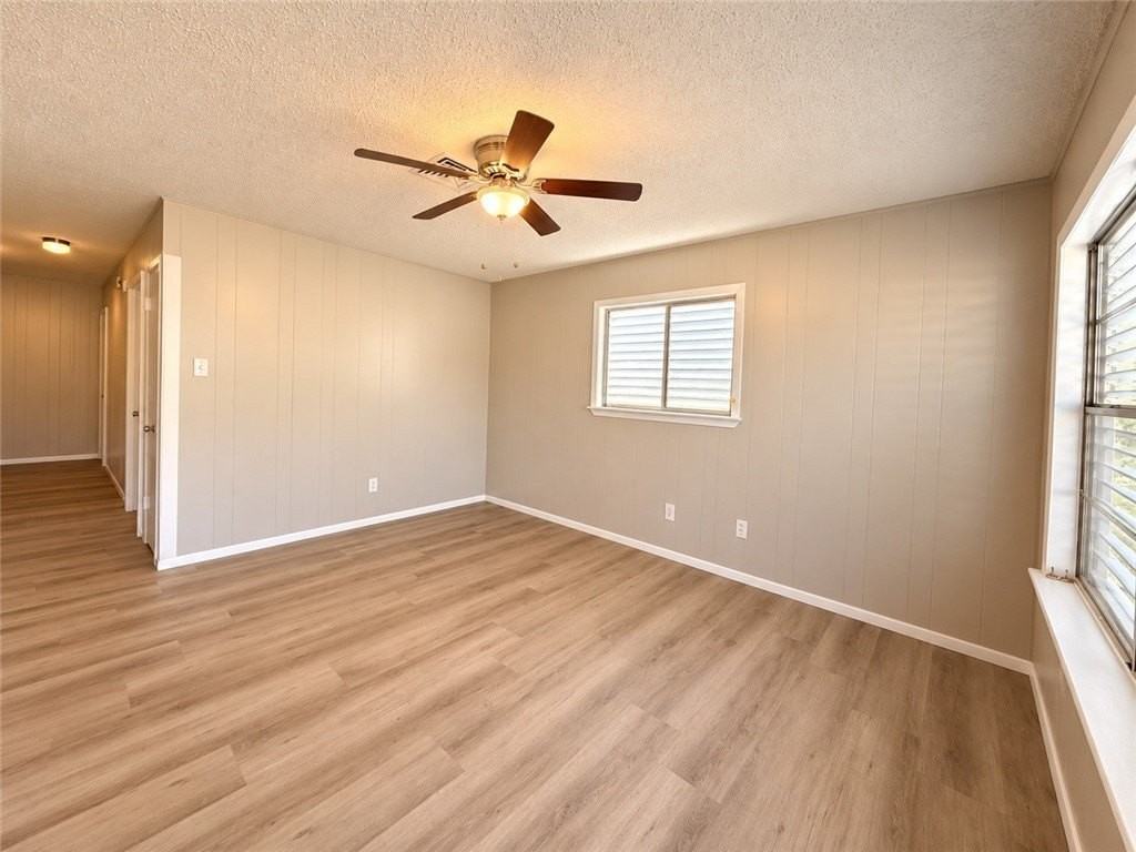2025 Yale St - Photo 3 of 14