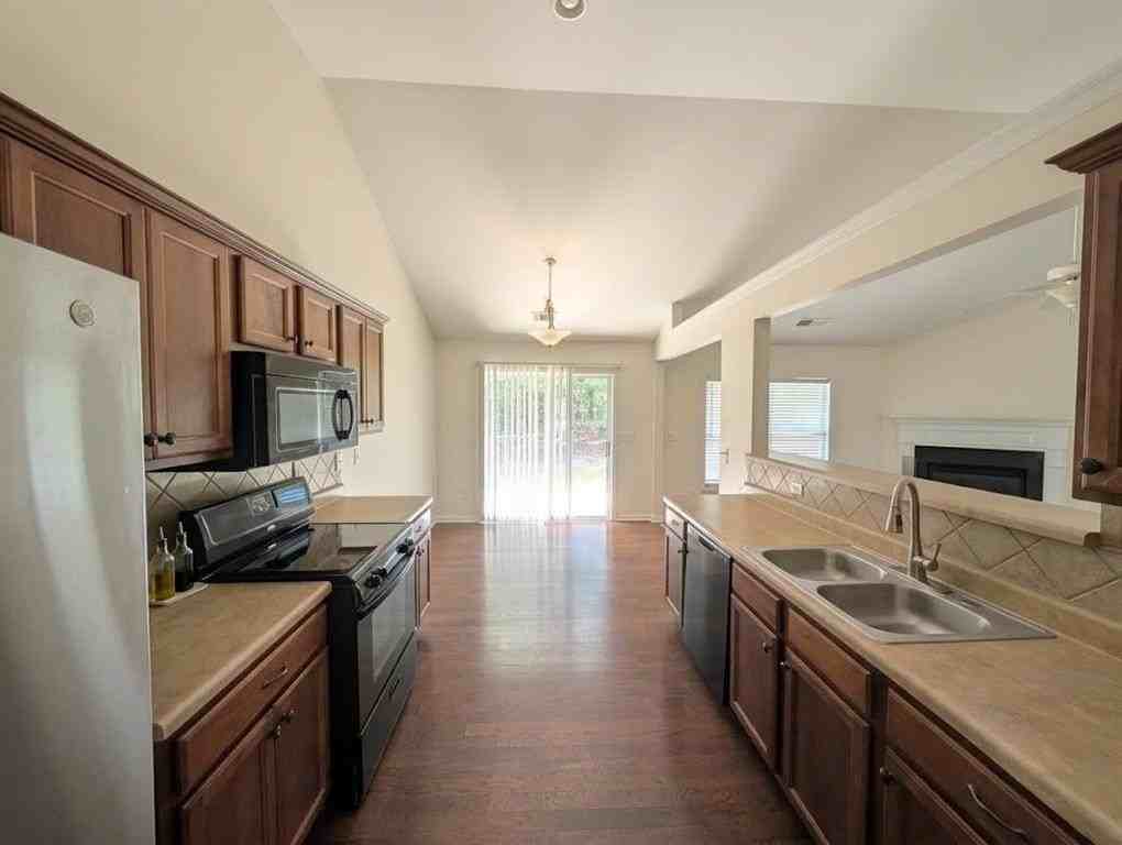 1187 Balvaird Dr - Photo 2 of 13