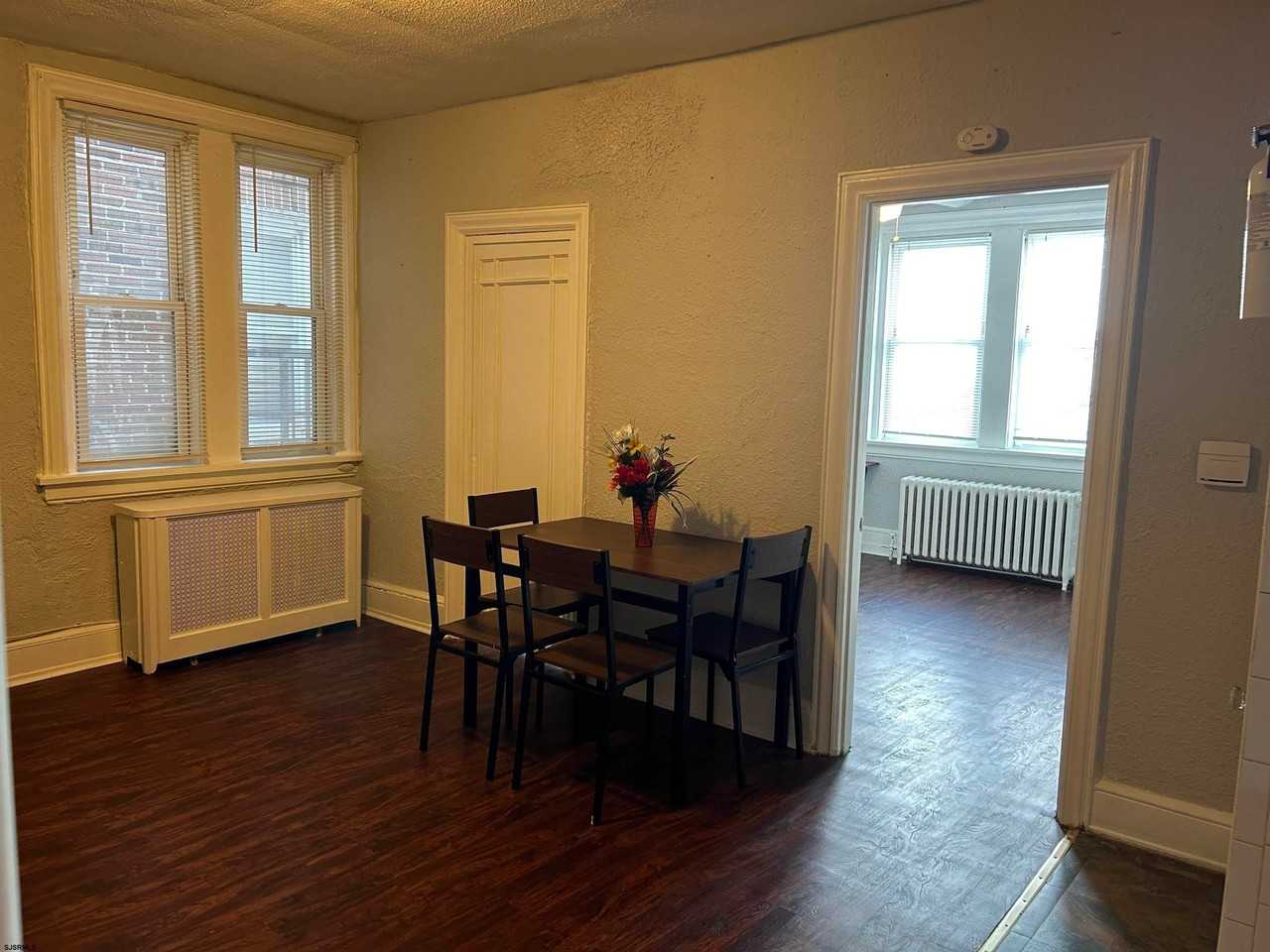 33 S Iowa Ave - Photo 3 of 15
