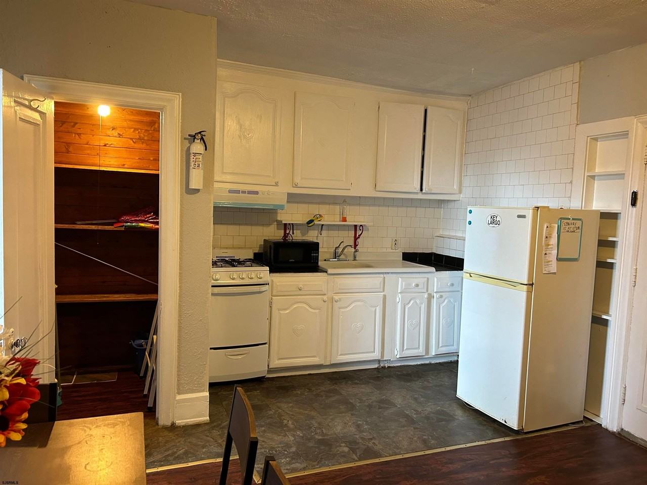 33 S Iowa Ave - Photo 6 of 15