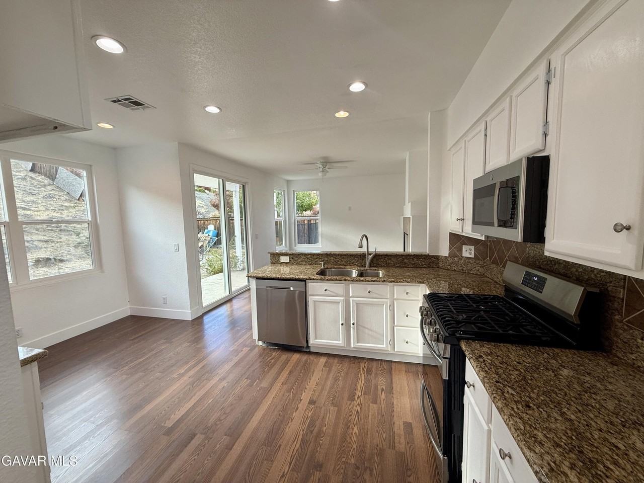 2728 Redington St - Photo 3 of 16