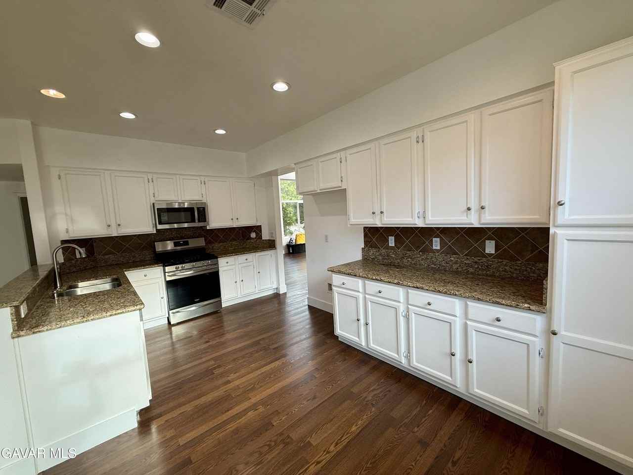 2728 Redington St - Photo 5 of 16