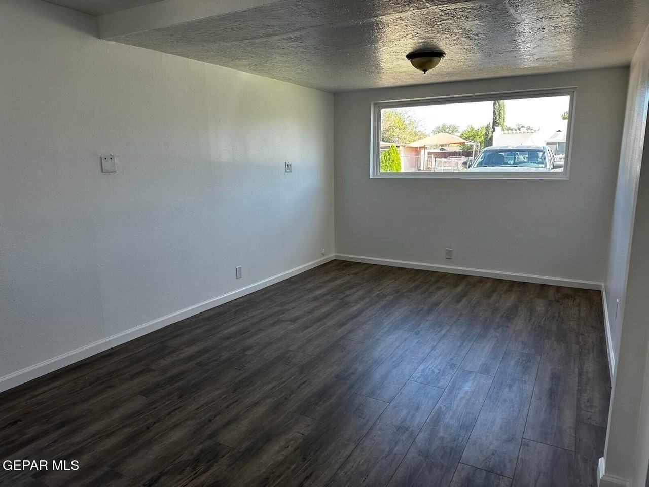 8040 Carpenter Dr - Photo 3 of 8