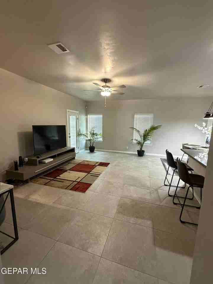 300 Sol Ct - Photo 5 of 32