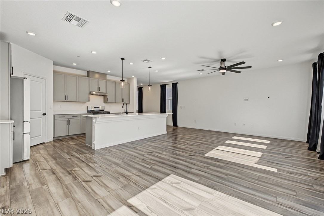 10207 Canyon Mantle St - Photo 5 of 32