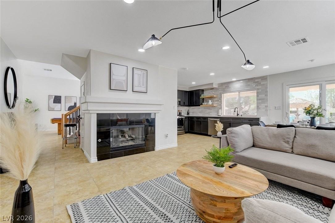 457 Compo Ave