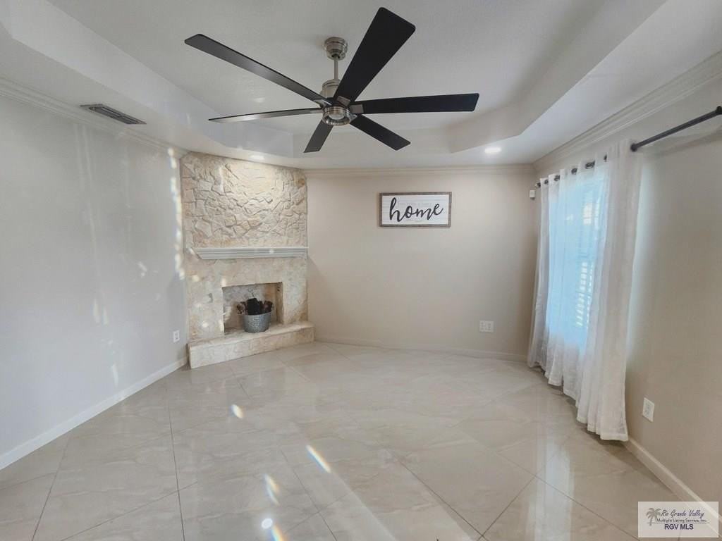 1009 VALLEY RIVER ST - Photo 4 of 27