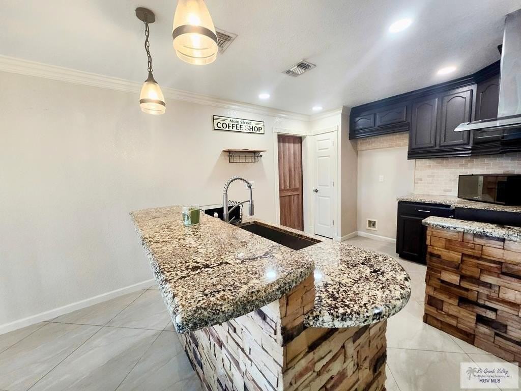 1009 VALLEY RIVER ST - Photo 5 of 27