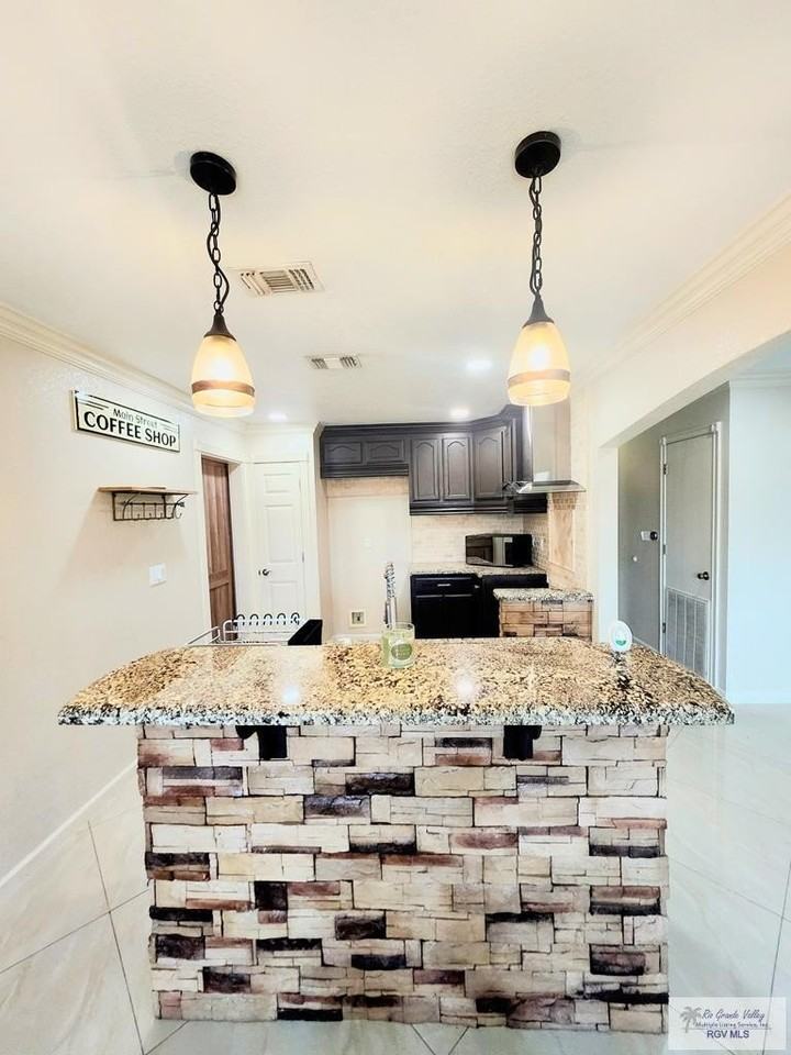 1009 VALLEY RIVER ST - Photo 6 of 27