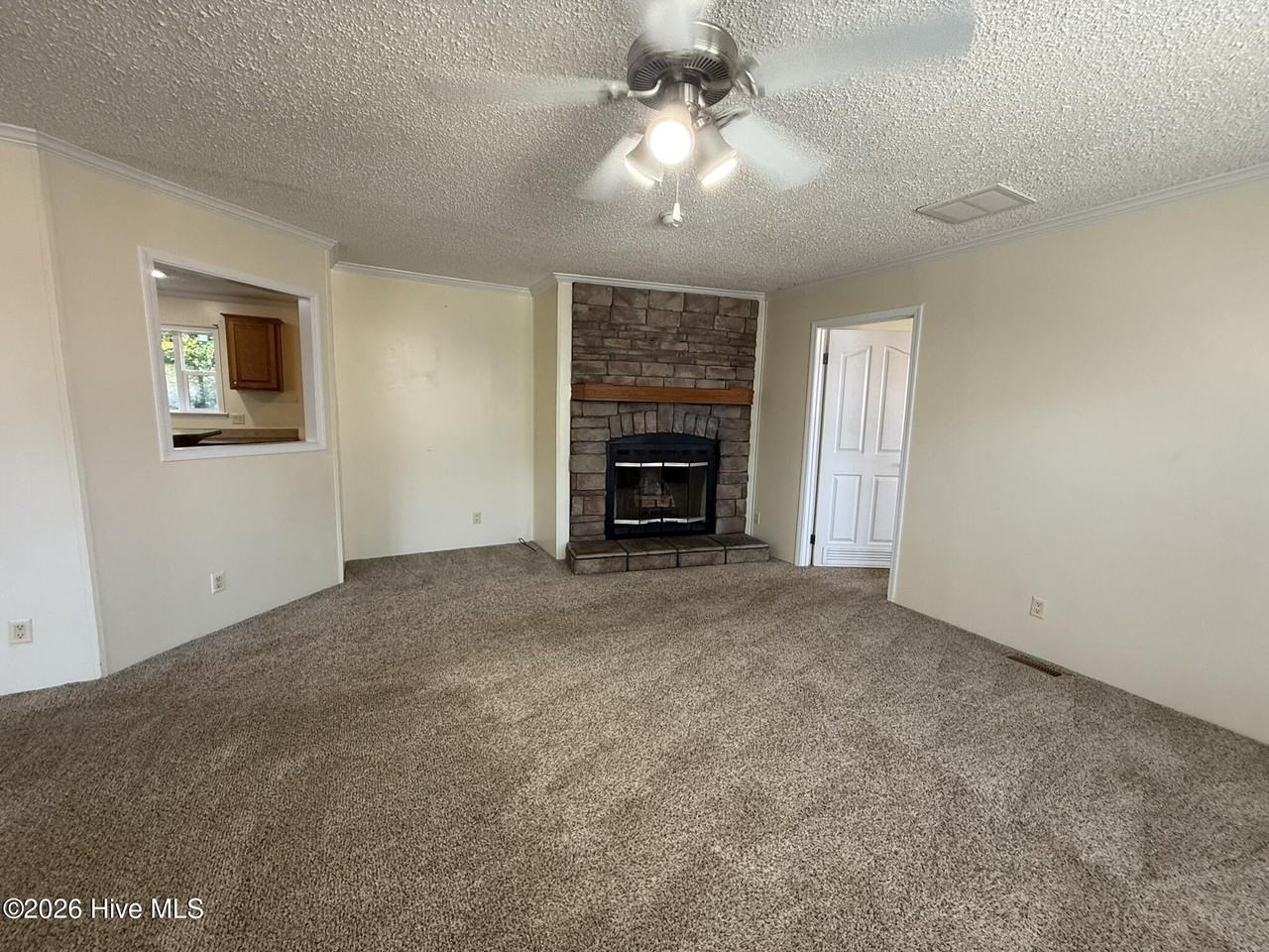 121 Darden St - Photo 4 of 29