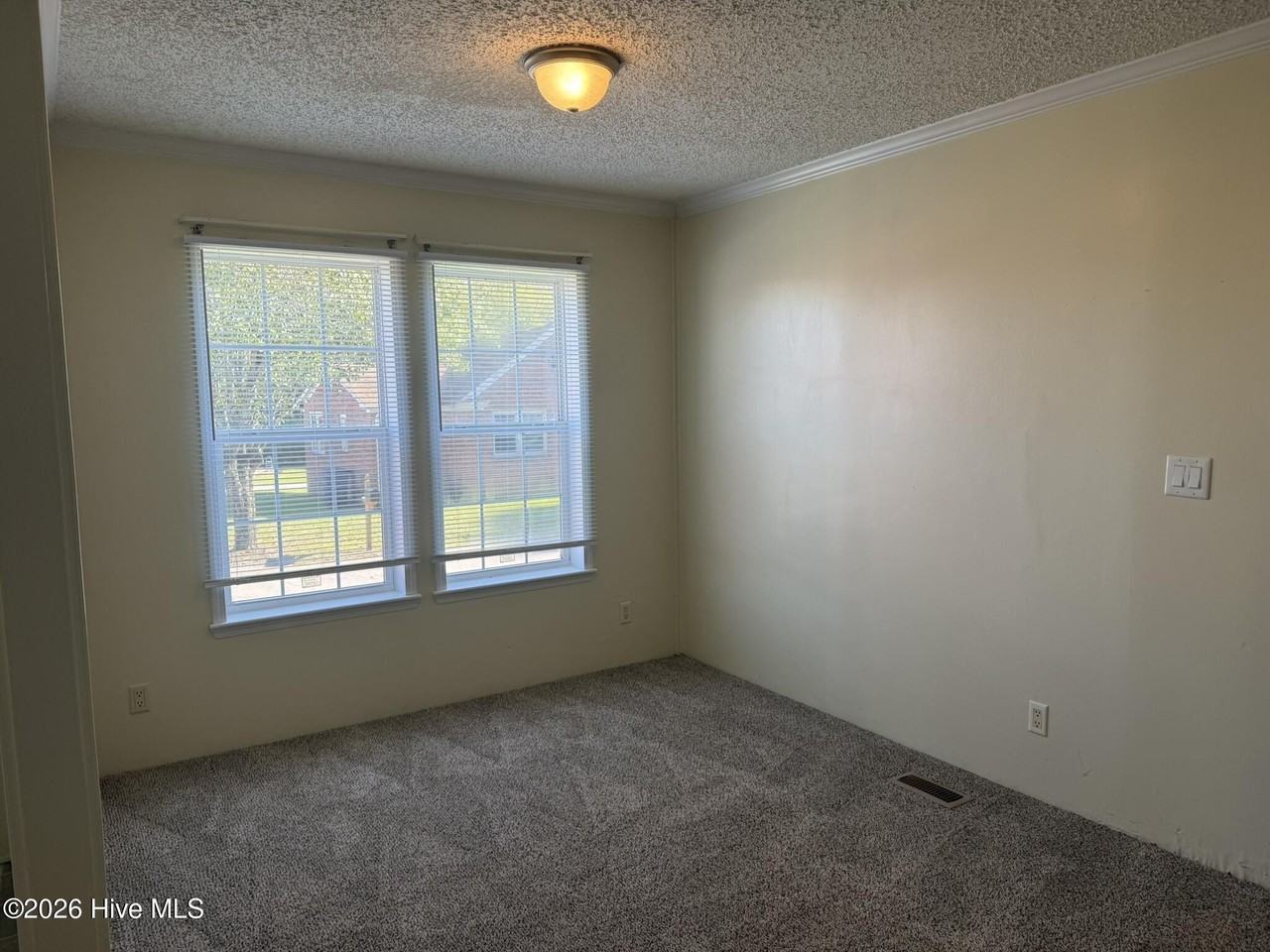 121 Darden St - Photo 5 of 29