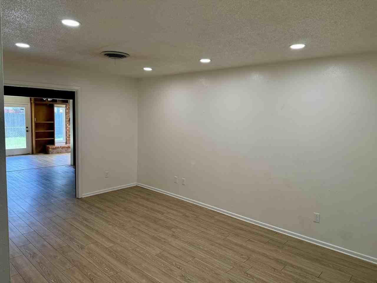 5425 46th St - Photo 2 of 19