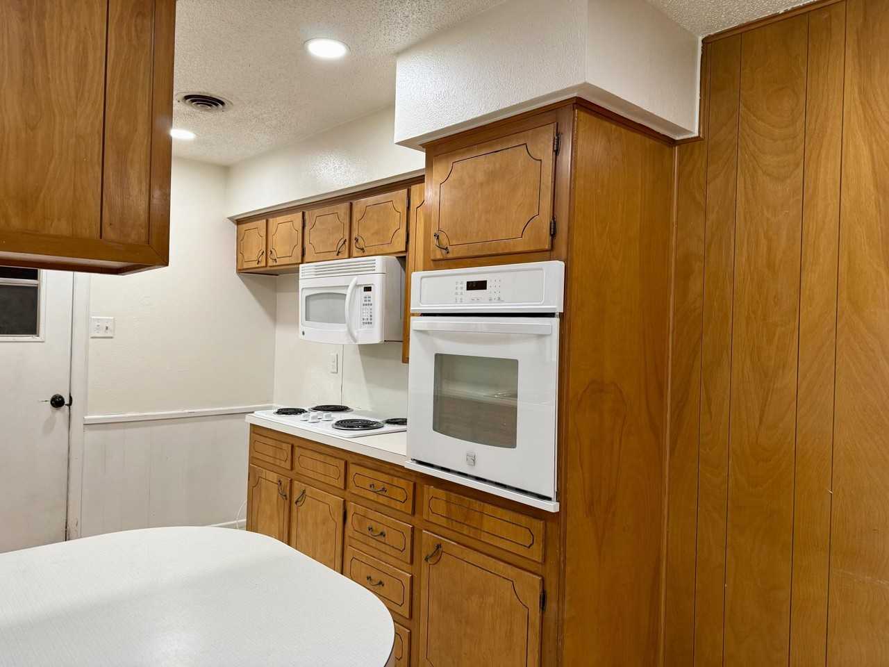 5425 46th St - Photo 5 of 19